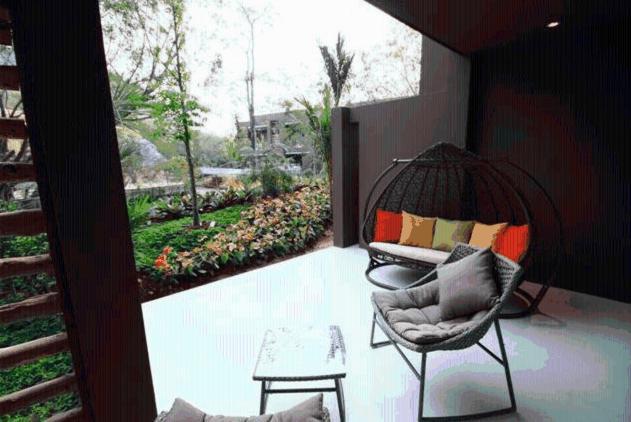 Dasada, The Flower Es'senses Noen Hom