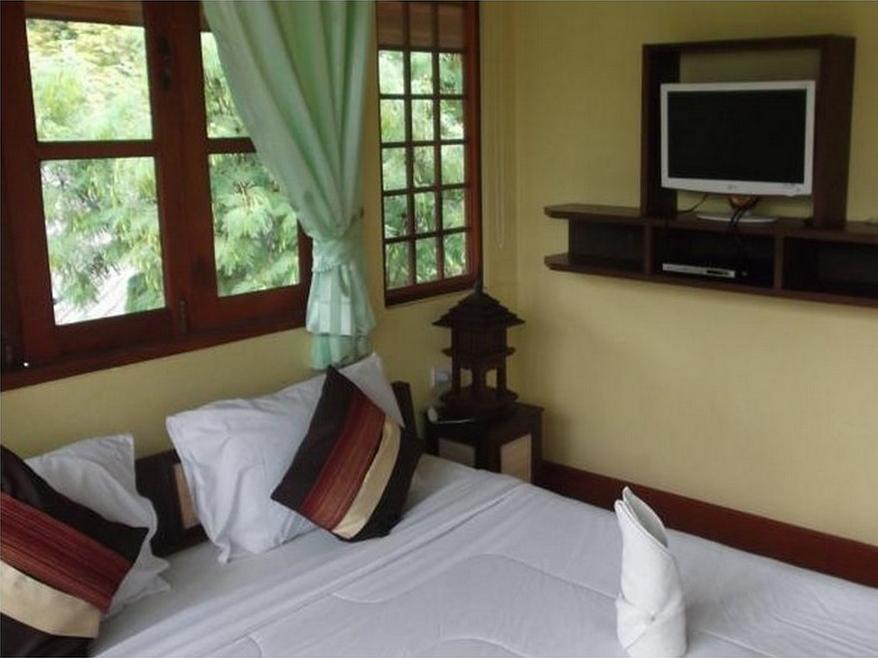 Hut Sun Hotel