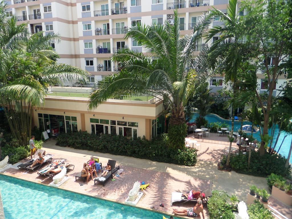 Park Lane Condominium Apartment *