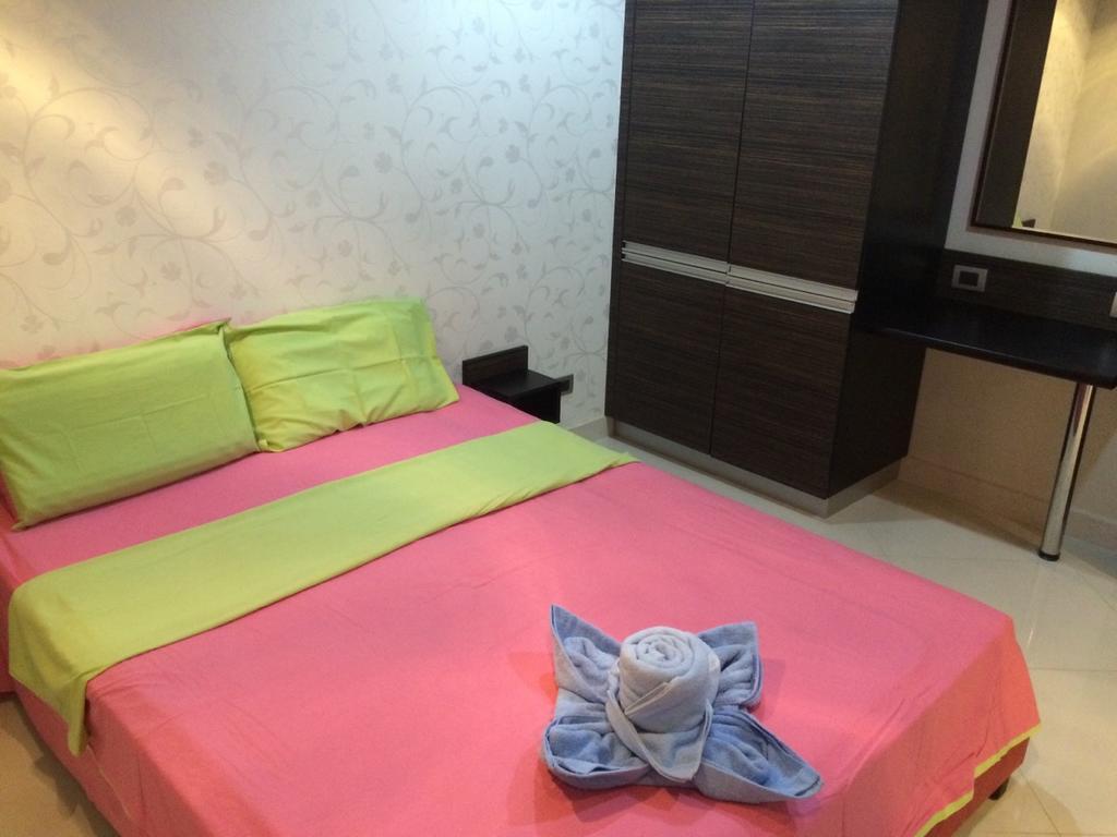 Park Lane Condominium Apartment *