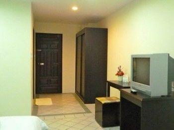 Hotel Life In Town Chiangmai 2*