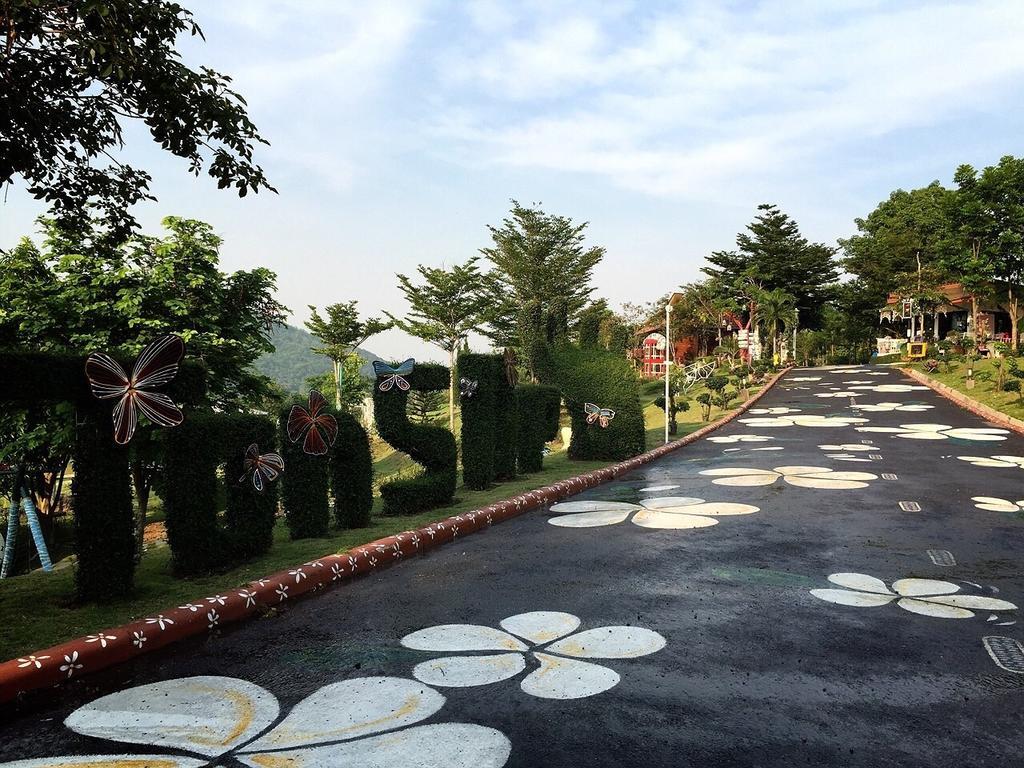 Tonsilp Art Nong Nam Daeng