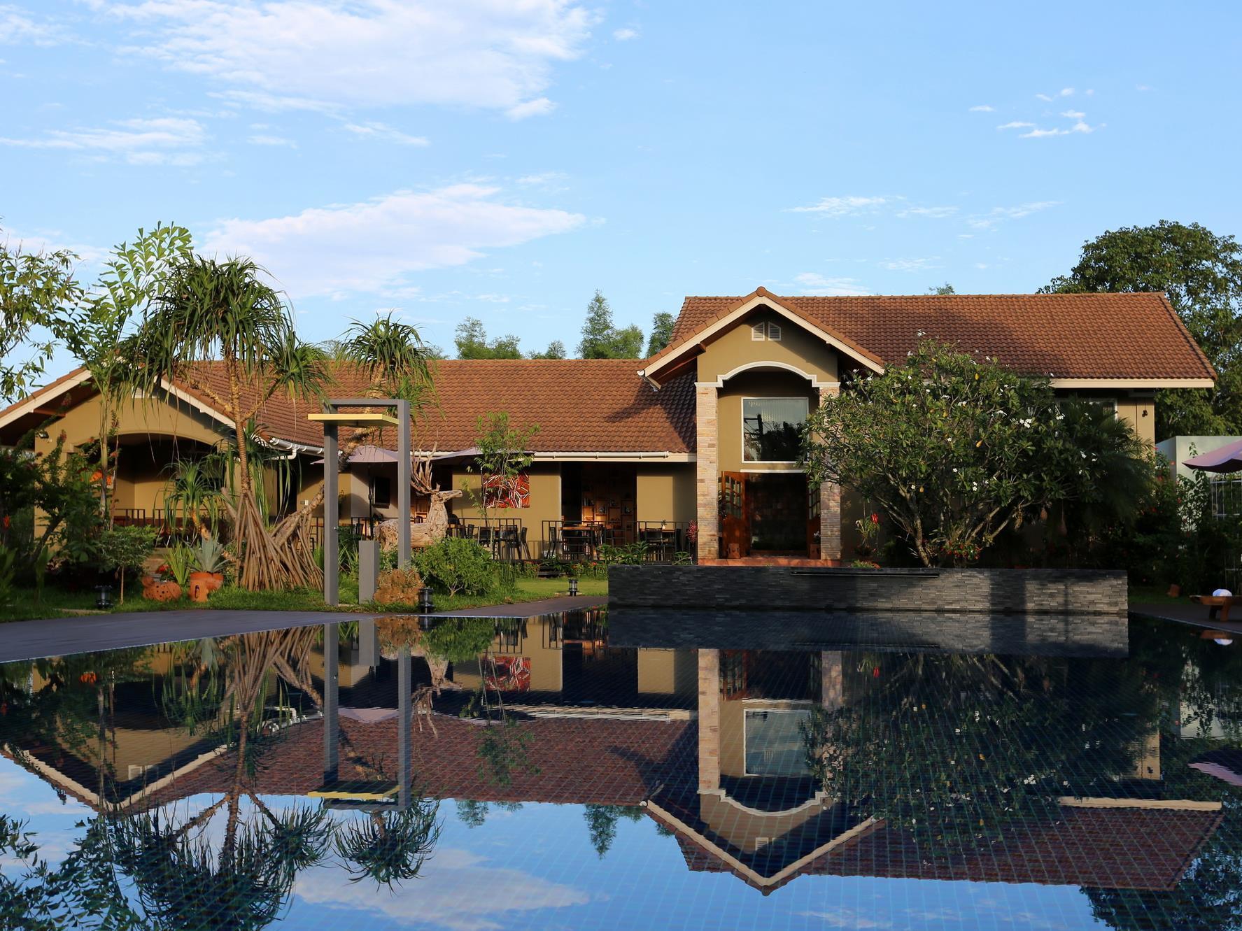 Corner Resort