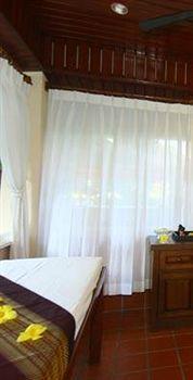 Club Near The By Plh Phuket *