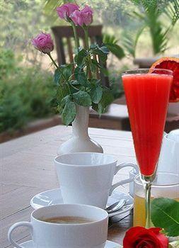 Riverhouse Resort 3*