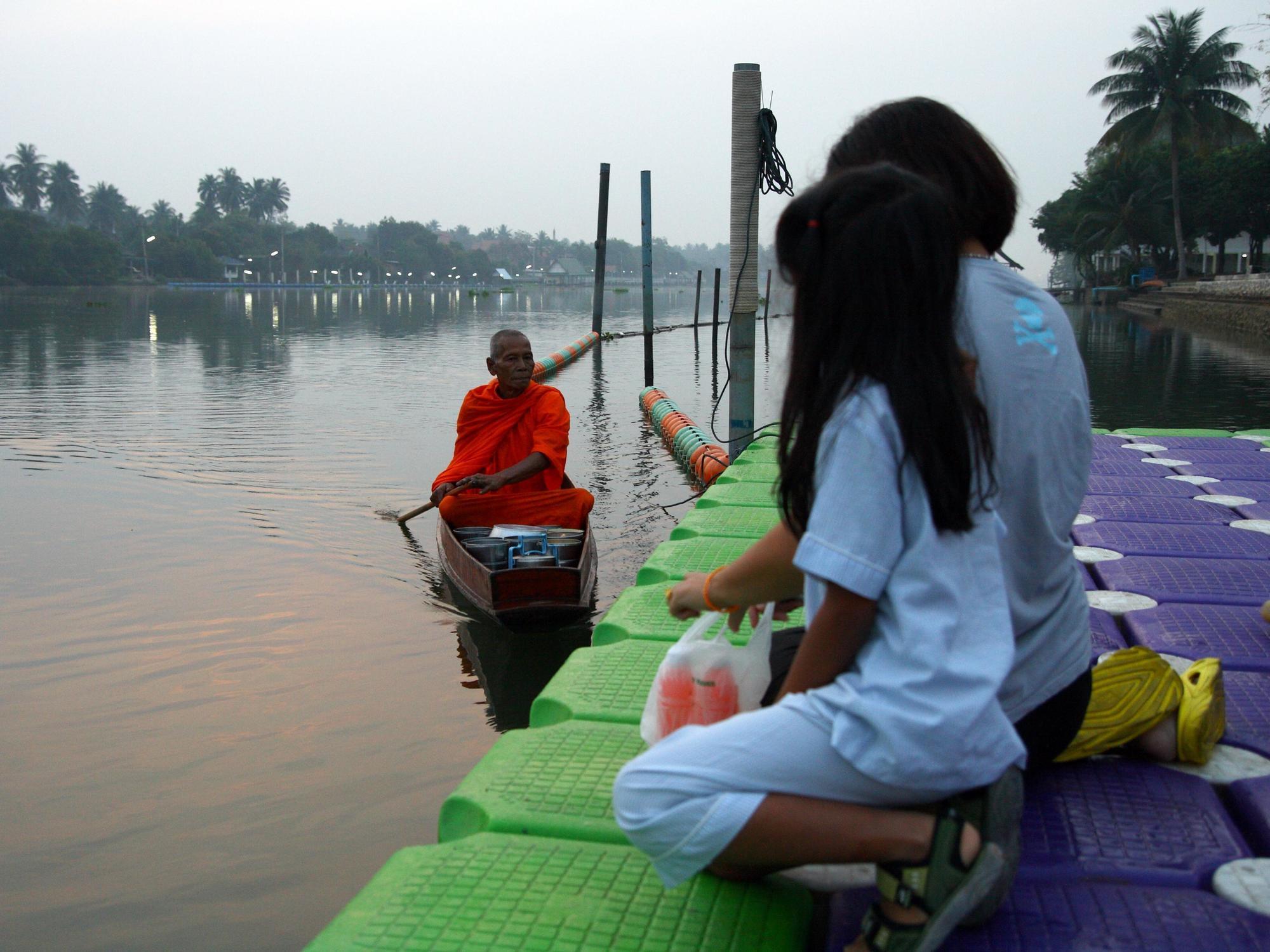 Maeklong Marina Resort