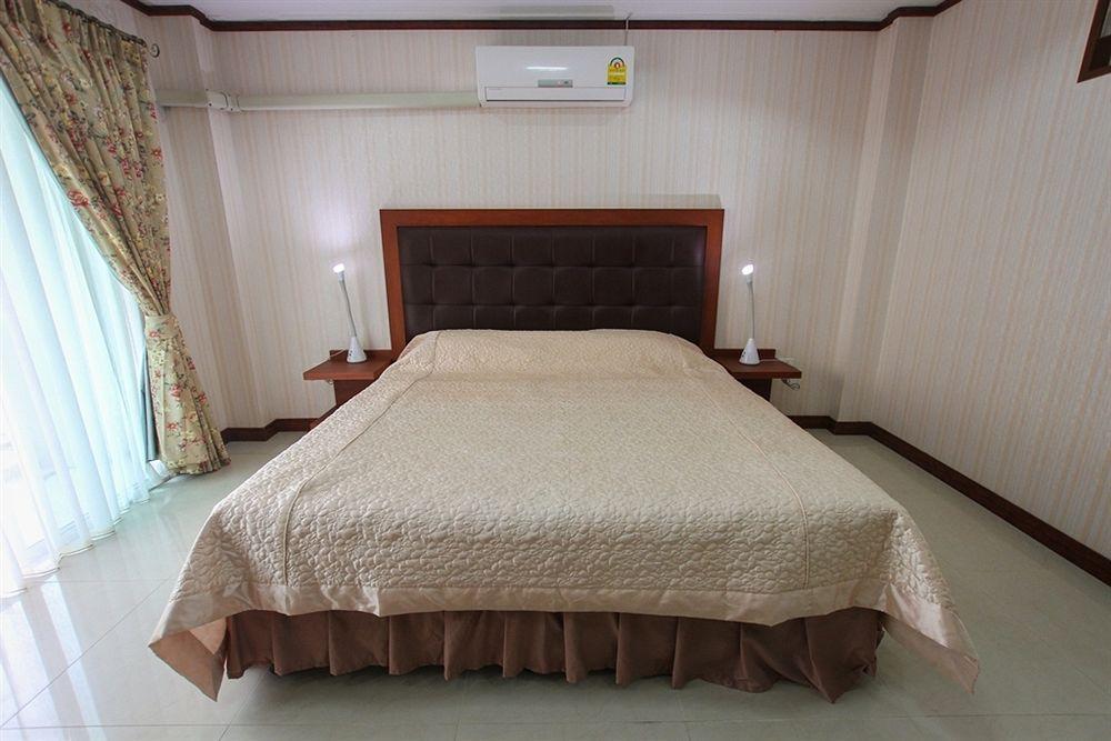 Inn Brave Lion