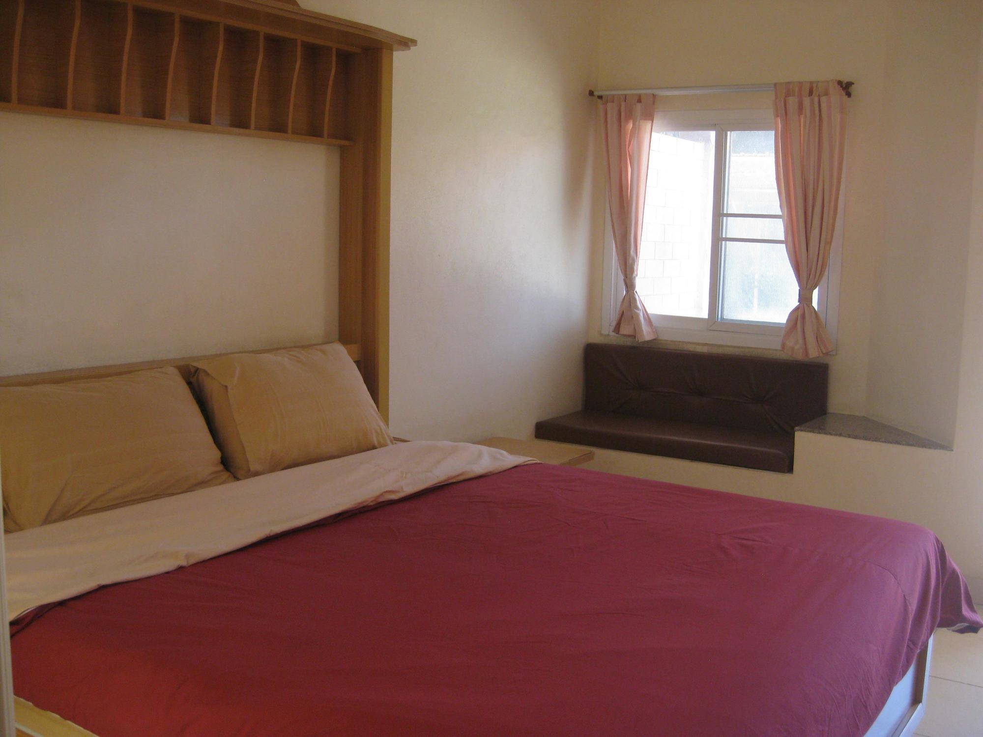 Economy hotel Ploy 2*