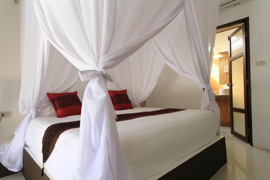 Hotel The White