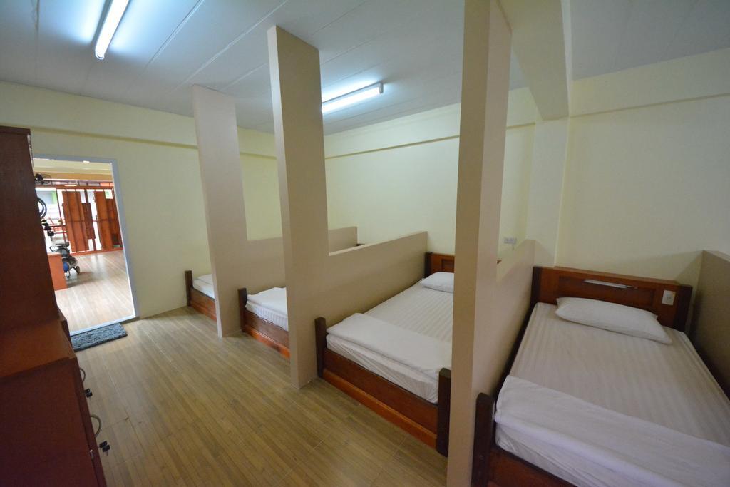 Phangan Barsay Hostel *