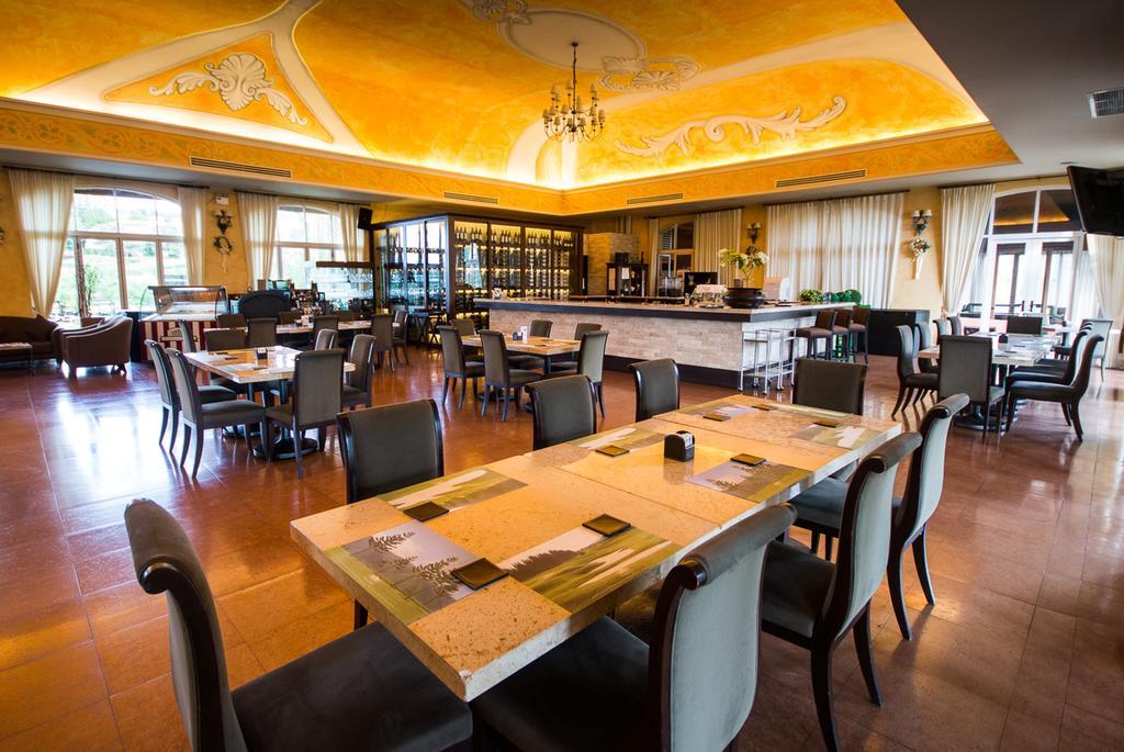 Hotel Toscana Town Square Suites