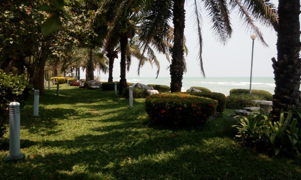 Cha-Am Grand Condotel
