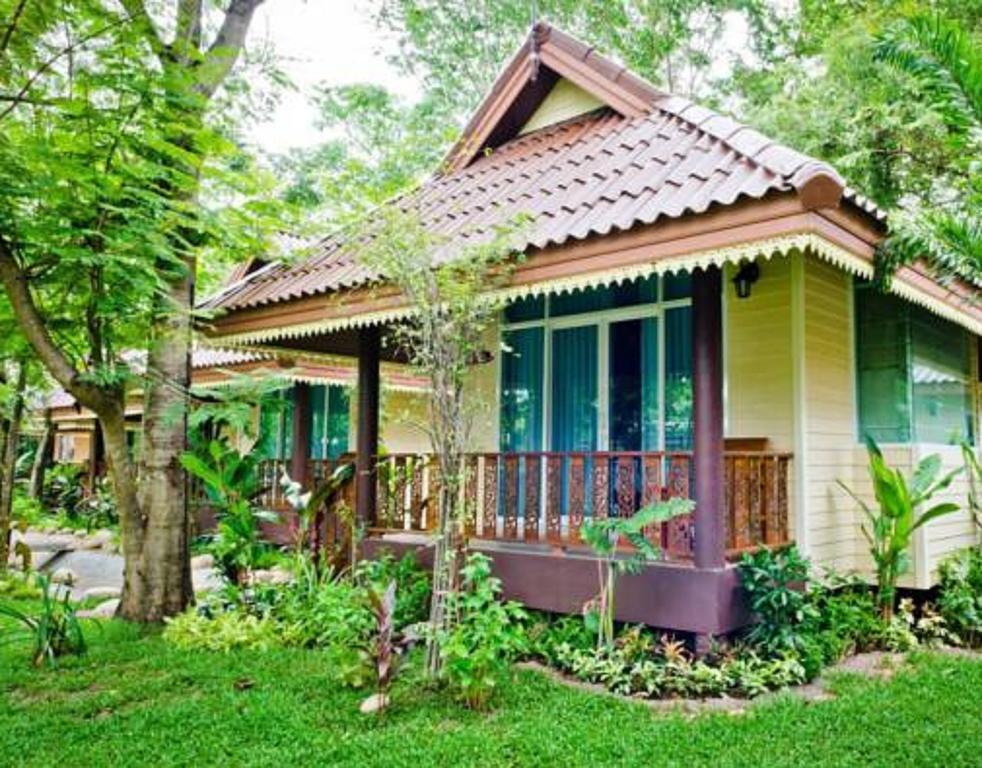 Baan Nam Pen Resort 3*