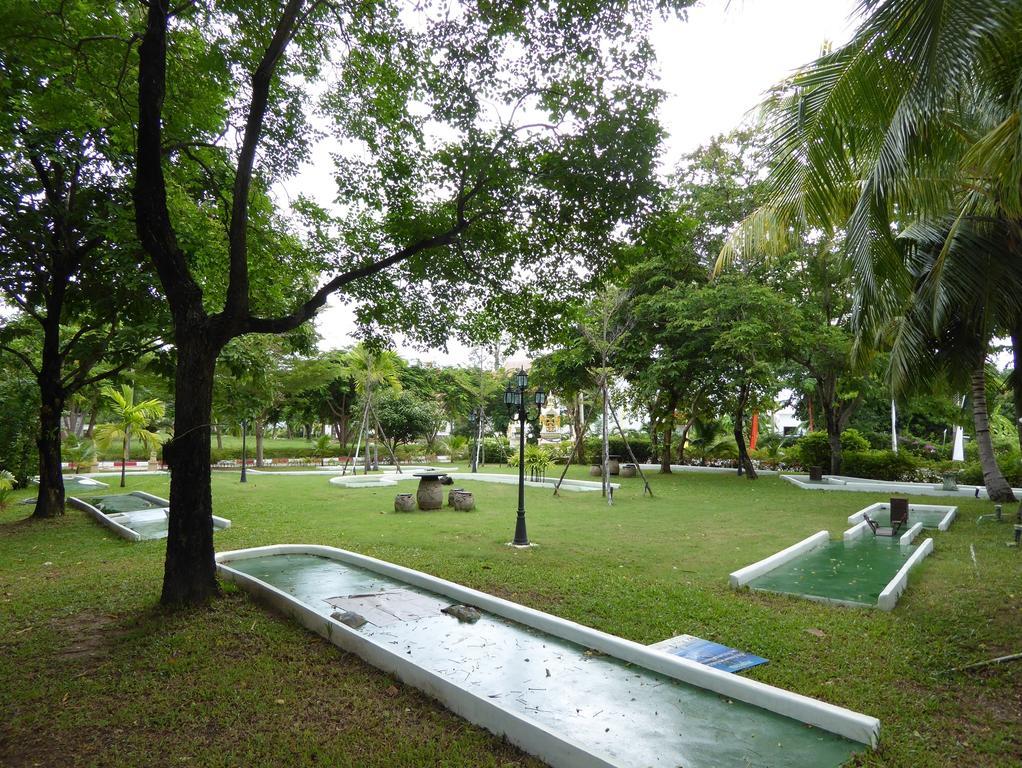 Vip Chain Pool Resort