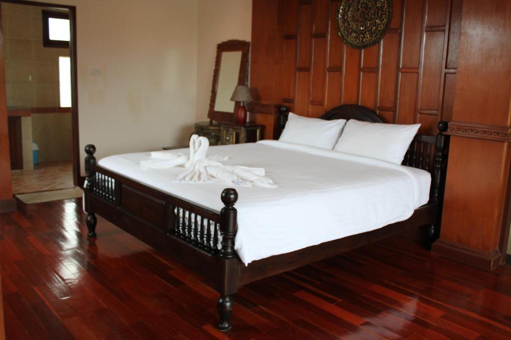 Crystal Samui *