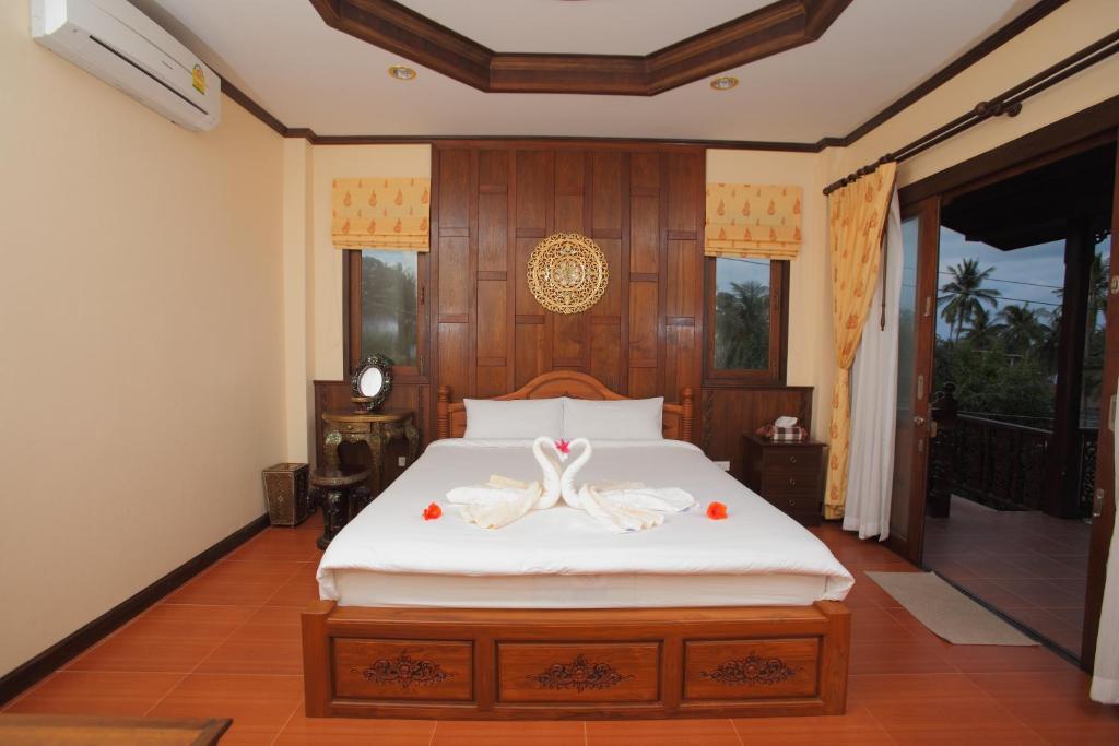 Crystal Samui Choeng Mon