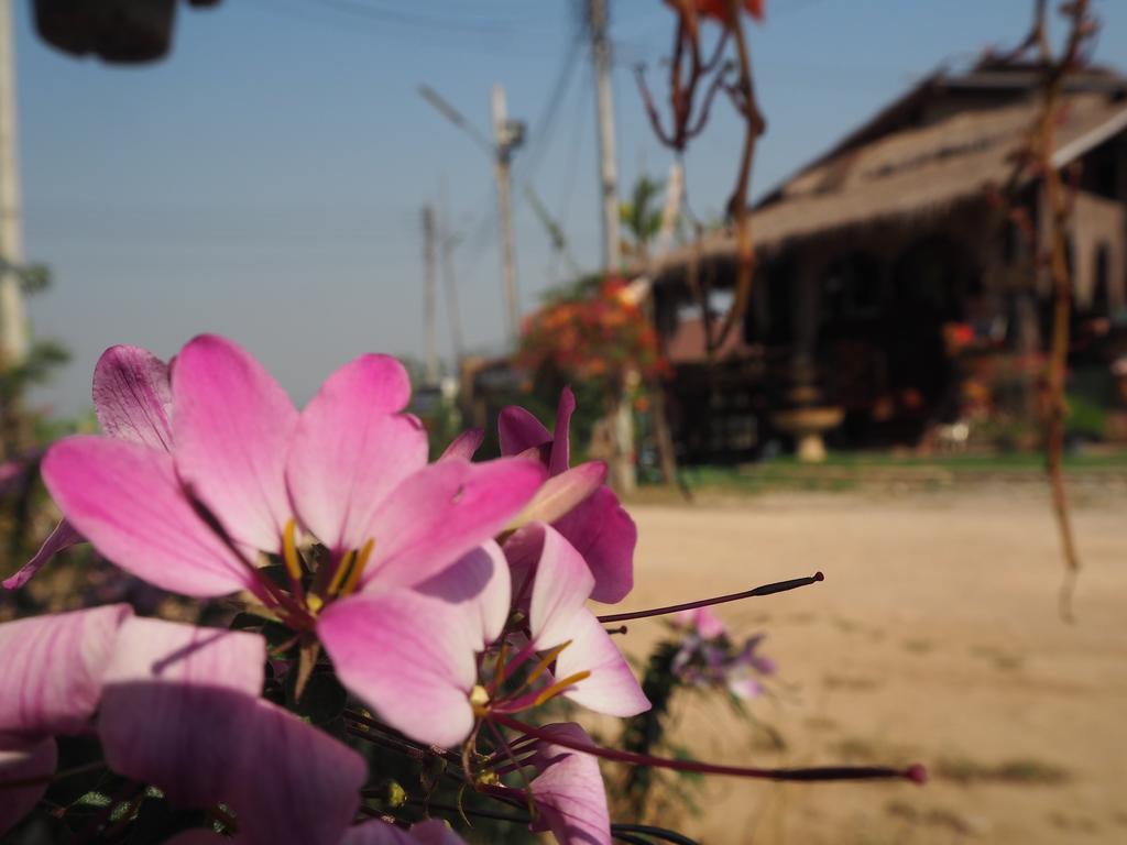 Heun Baan Rong Khun Resort 3*