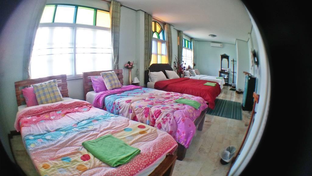 Heun Baan Rong Khun Resort 3*