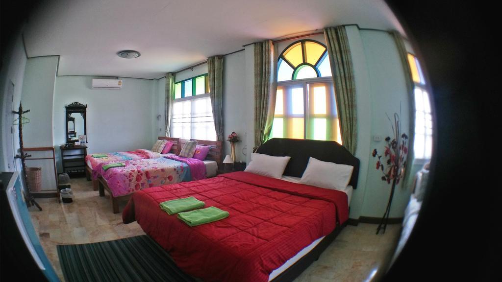 Heun Baan Rong Khun Resort Chiang Rai