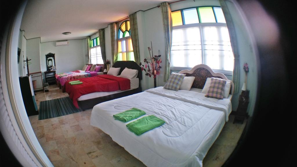 Heun Baan Rong Khun Resort