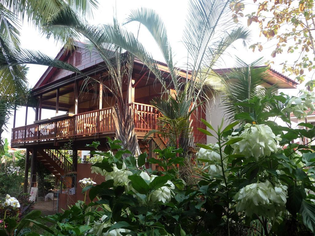 Resort Golden Teak Saraphi