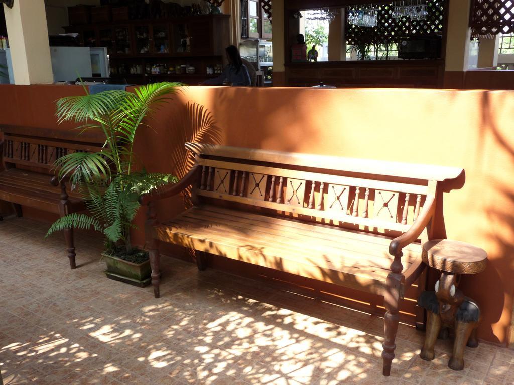 Golden Teak 2* Saraphi