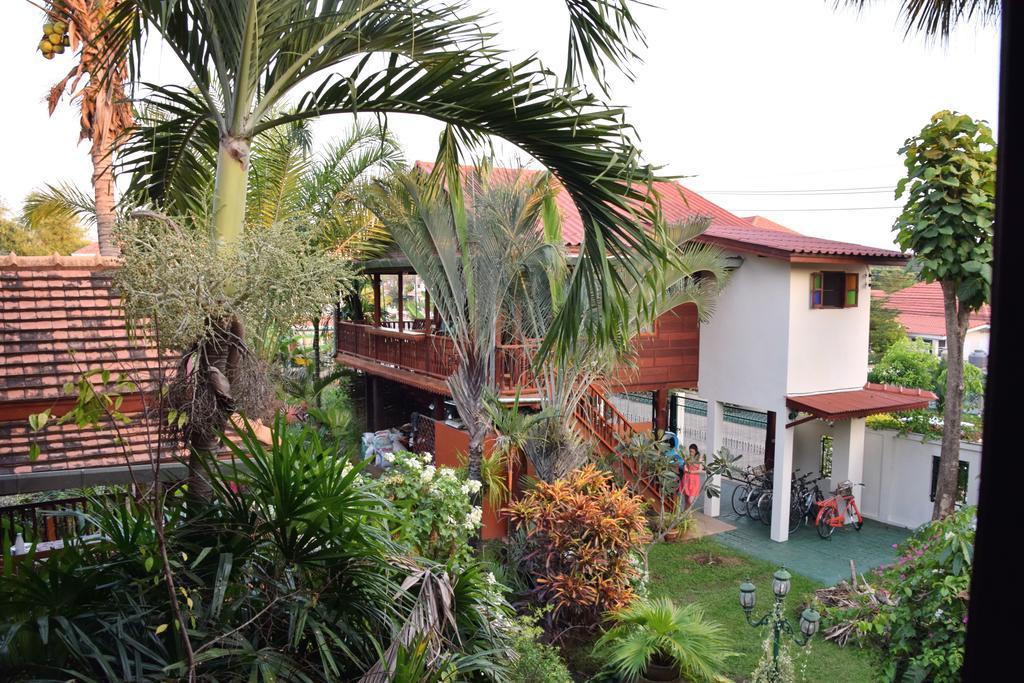 Resort Golden Teak