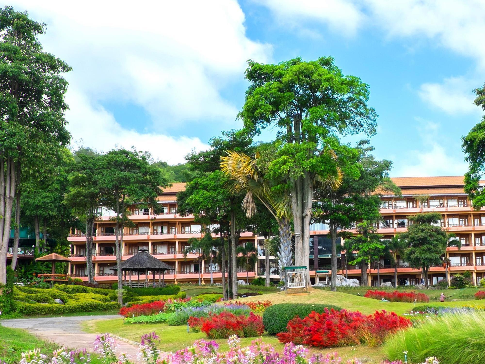 Arayana Phupimarn & Hotel Pakchong