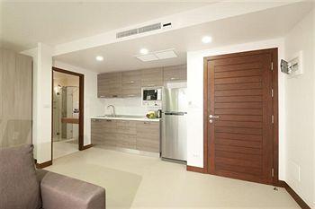 Apartment Butterfly Karon