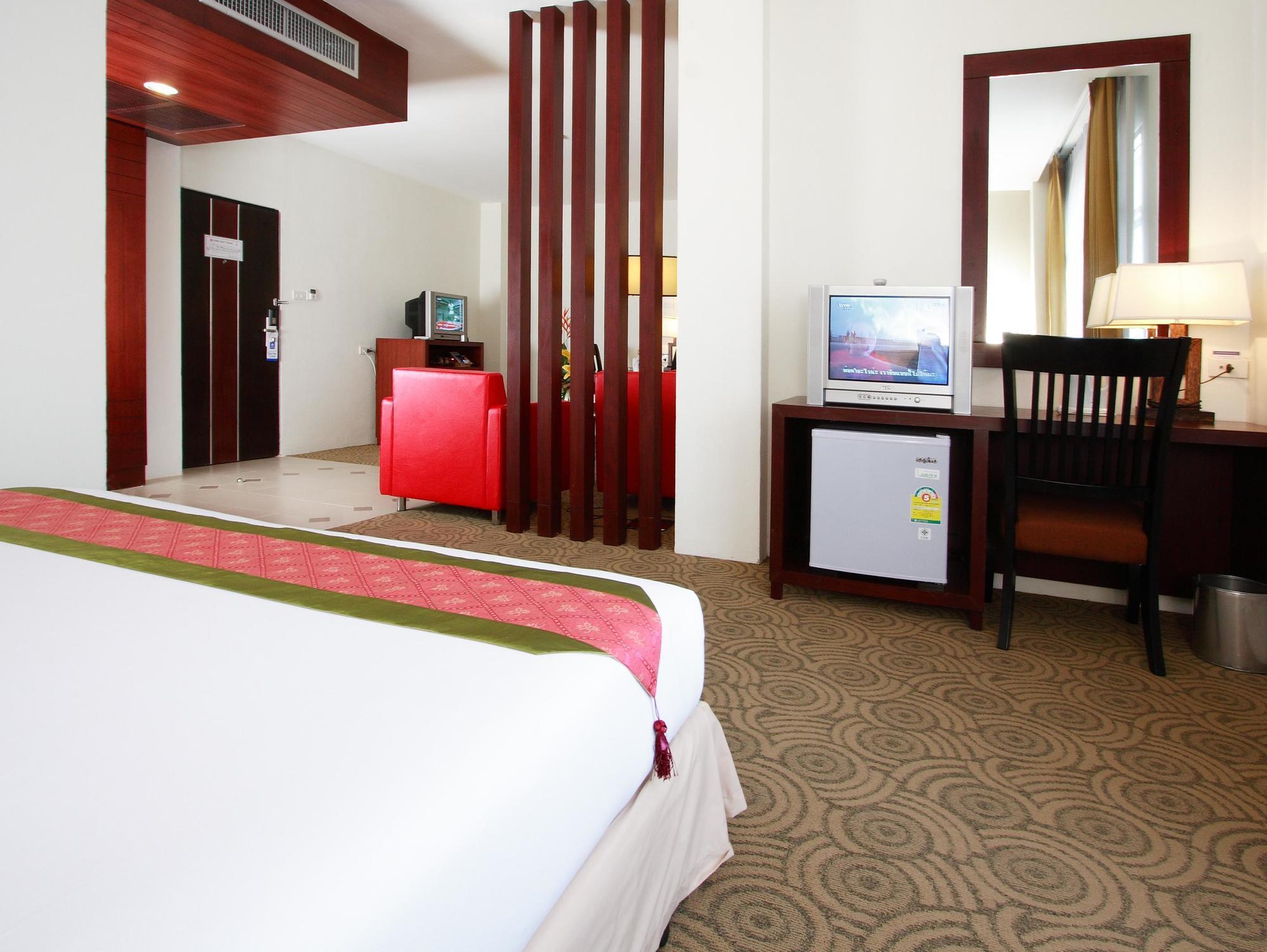 Hotel Golden Crown Grand 3*