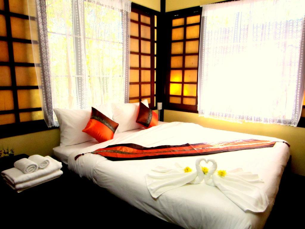 Golden Teak 2*
