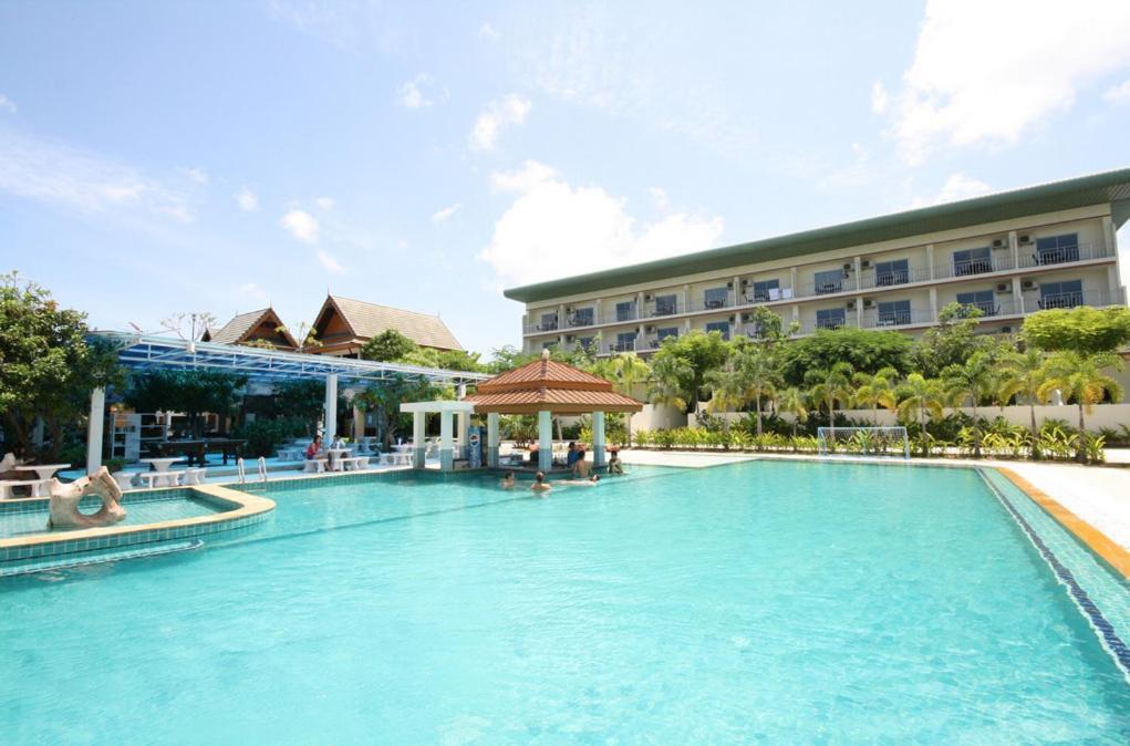 Nomads Beach, Phuket 3*