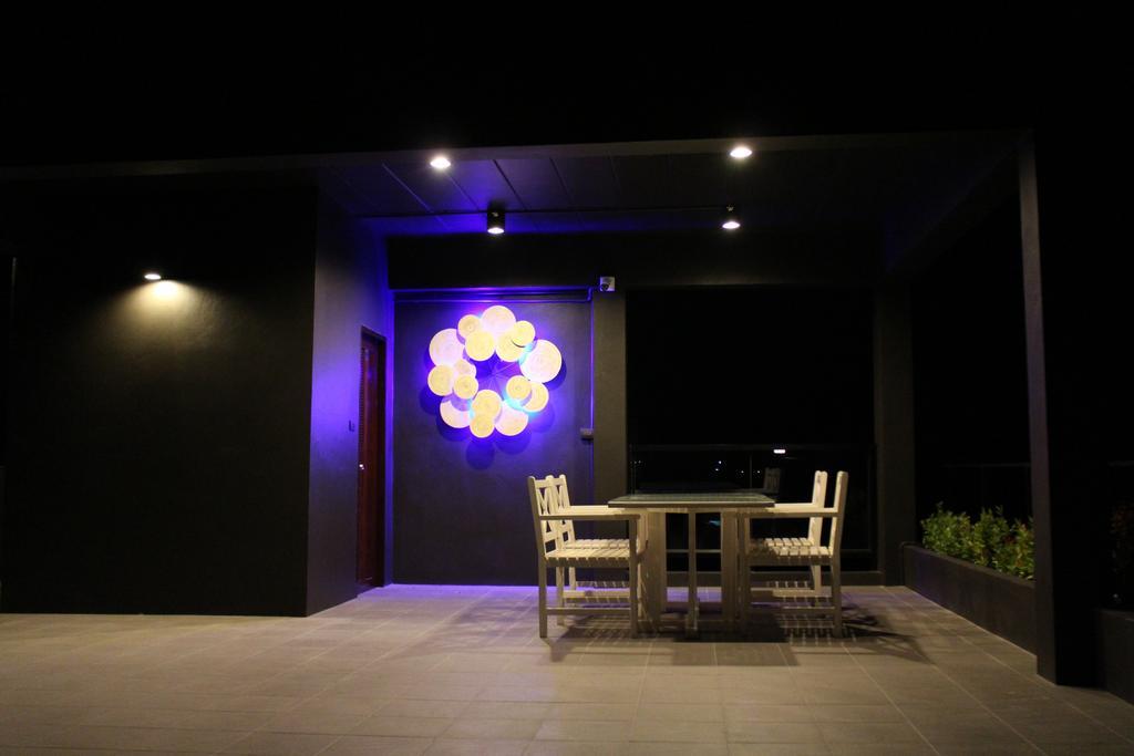 Gris Villa Pran Buri
