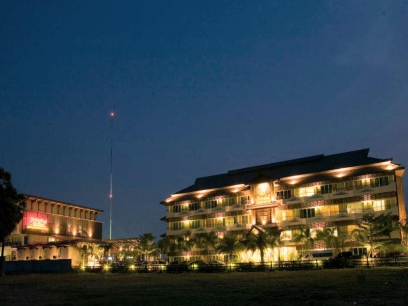 Hotel Narakul 3*