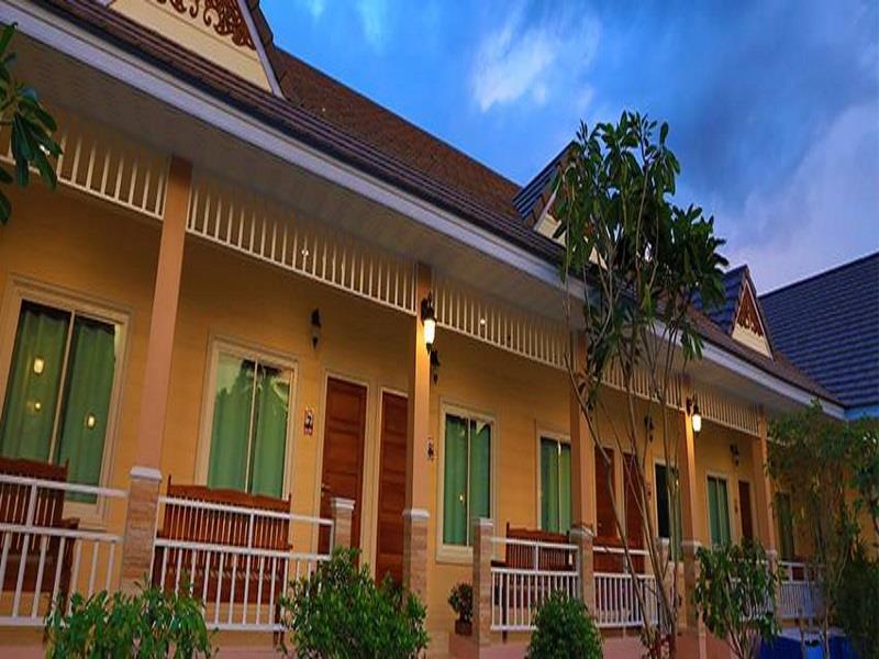 Suksopha Resort 2*