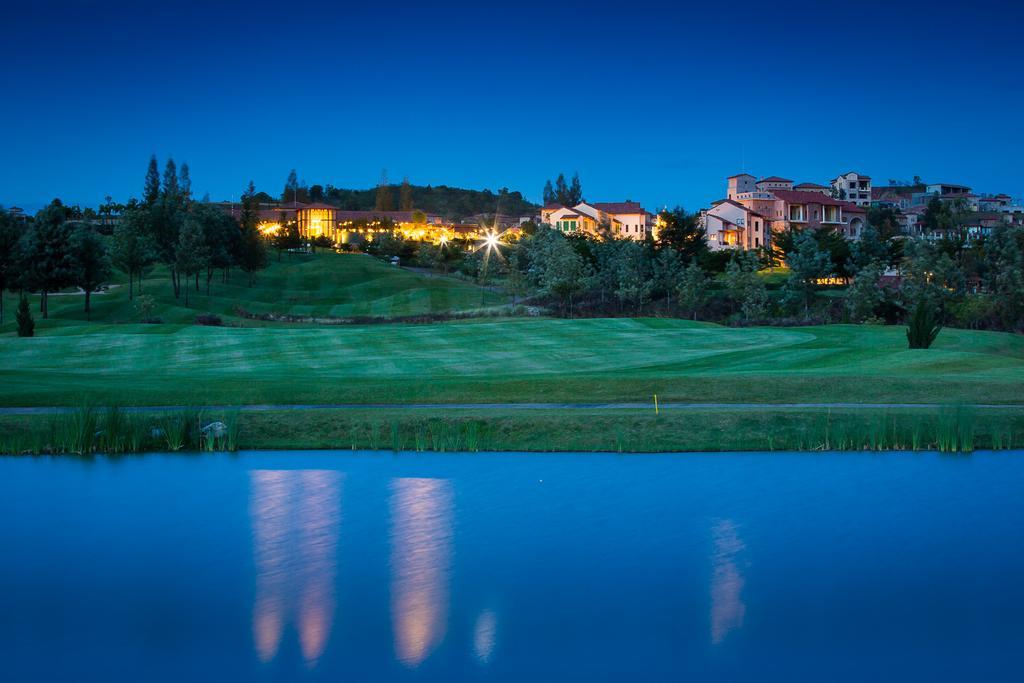 Hotel Toscana Town Square Suites