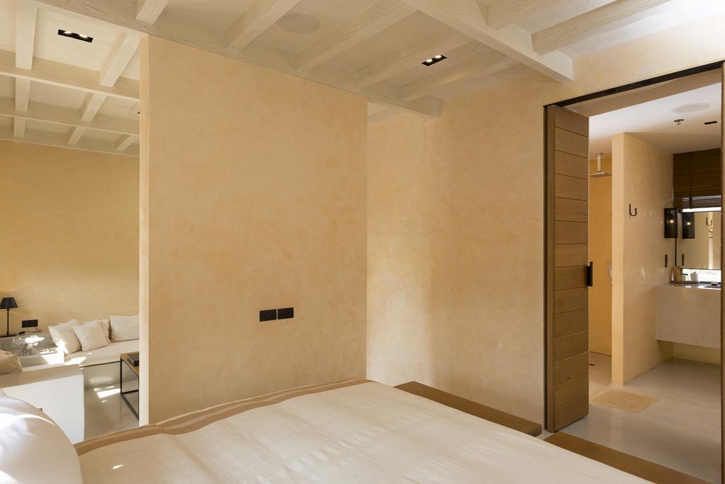 Hotel Toscana Town Square Suites