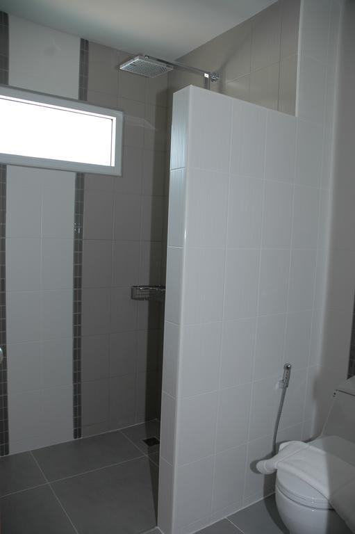 Guest house East Shore Pattaya 3*