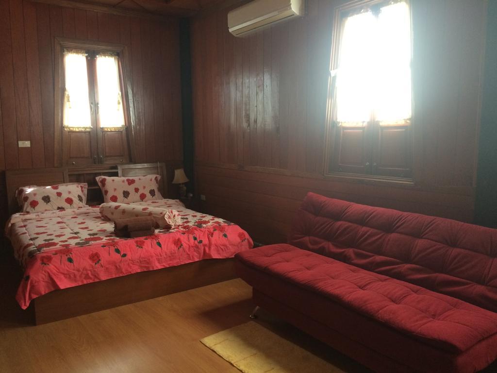 Guest house House Kamala Beach