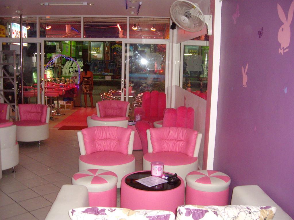 Wild & Wandering Backpacker Hostel & Bar Hostel *