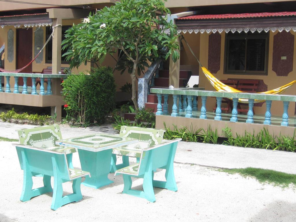 Charung Hotel Haad Rin