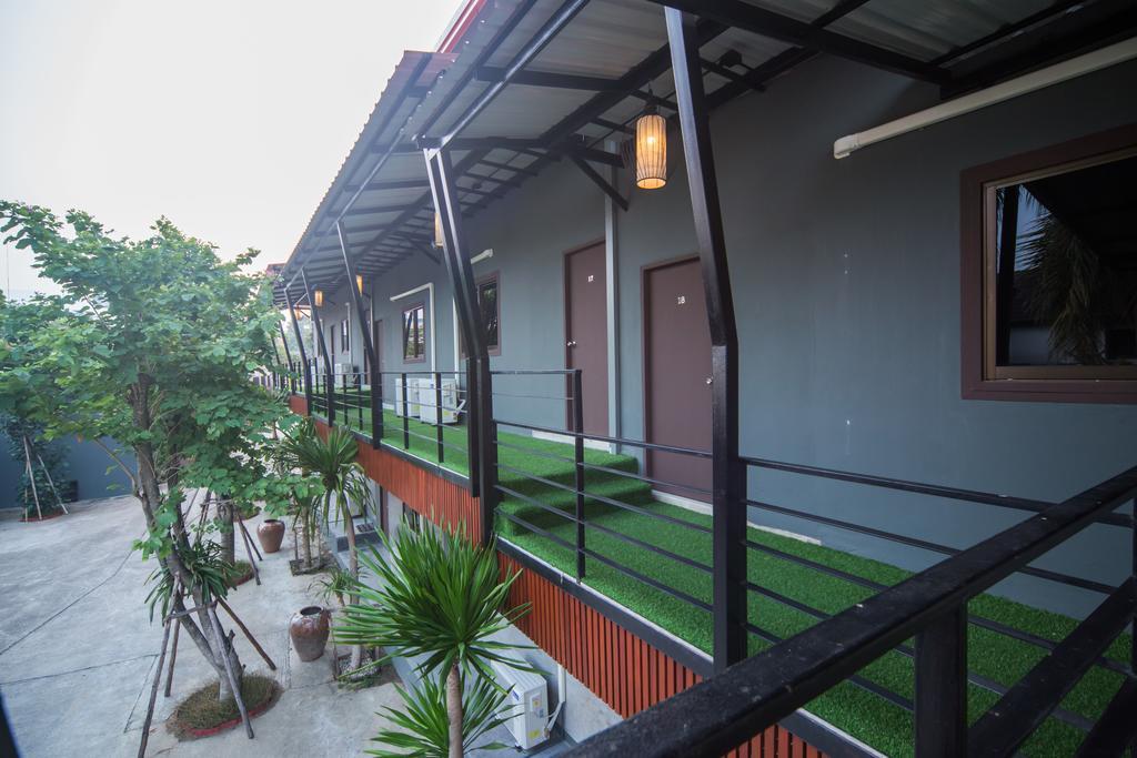 Hotel The First & Cafe 3*