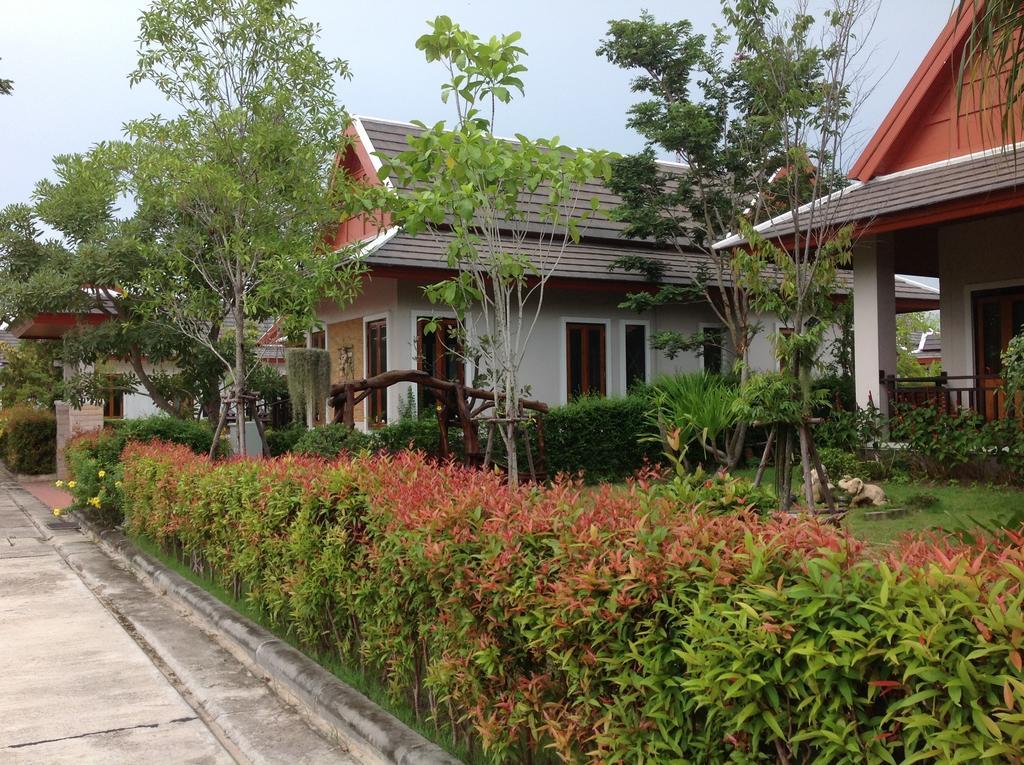 Resort Ban Thaithip Ban Nai Rai