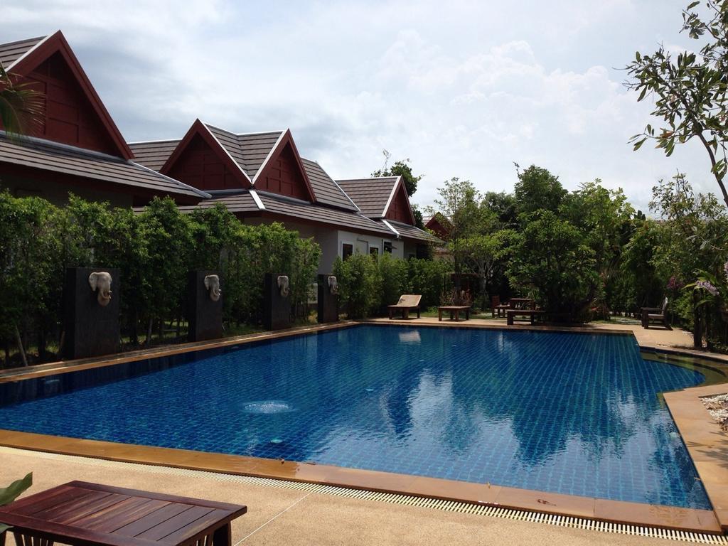 Resort Ban Thaithip Ban Nai Rai