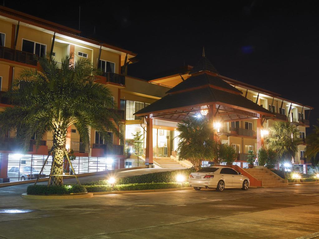 Hotel Phufa Waree Chiangrai - Sha Extra 4*