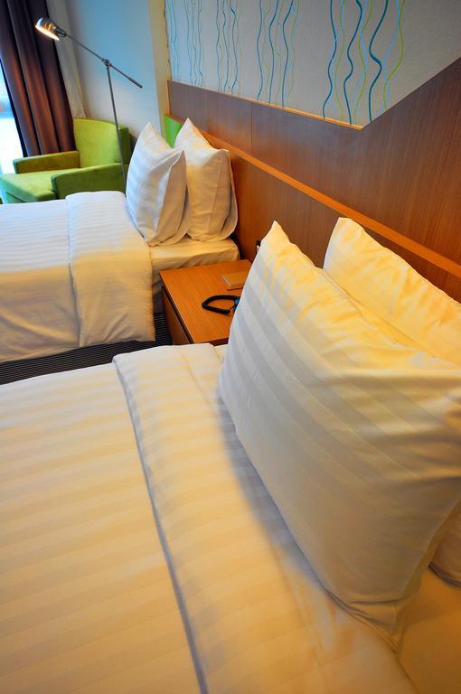 42c The Chic 4*