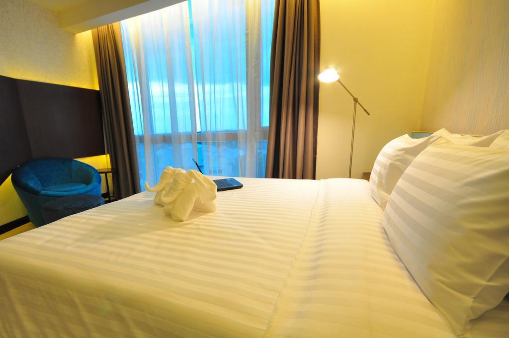 42c The Chic 4*