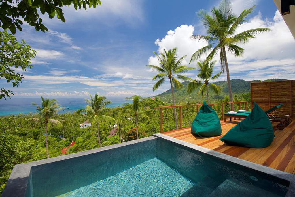 Overthemoon Luxury Pool