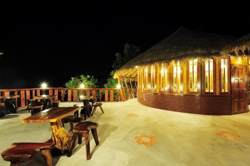 Phuphaya Seaview - Adult Only 3*