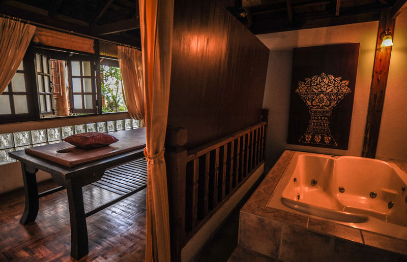 Suan Bua & 3* Ban Pong (Suthep)